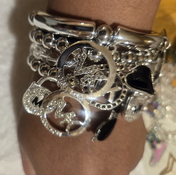 4 stack bracelets - Picture 8 of 15